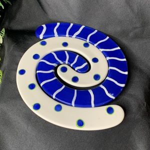 Set of 2 ceramic interlocking trivets designed by Barryware